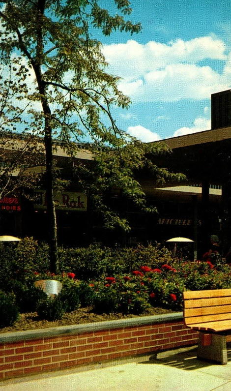 Eastland Center (Eastland Shopping Center, Eastland Mall) - Old Postcard Photo Of Wonderland Mall